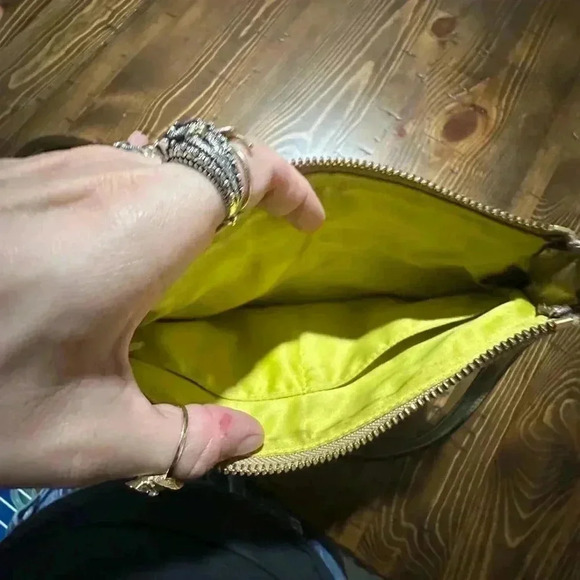 COACH BONNIE SIGNATURE ZIP CROSSBODY BAG GOLD - Picture 4 of 6